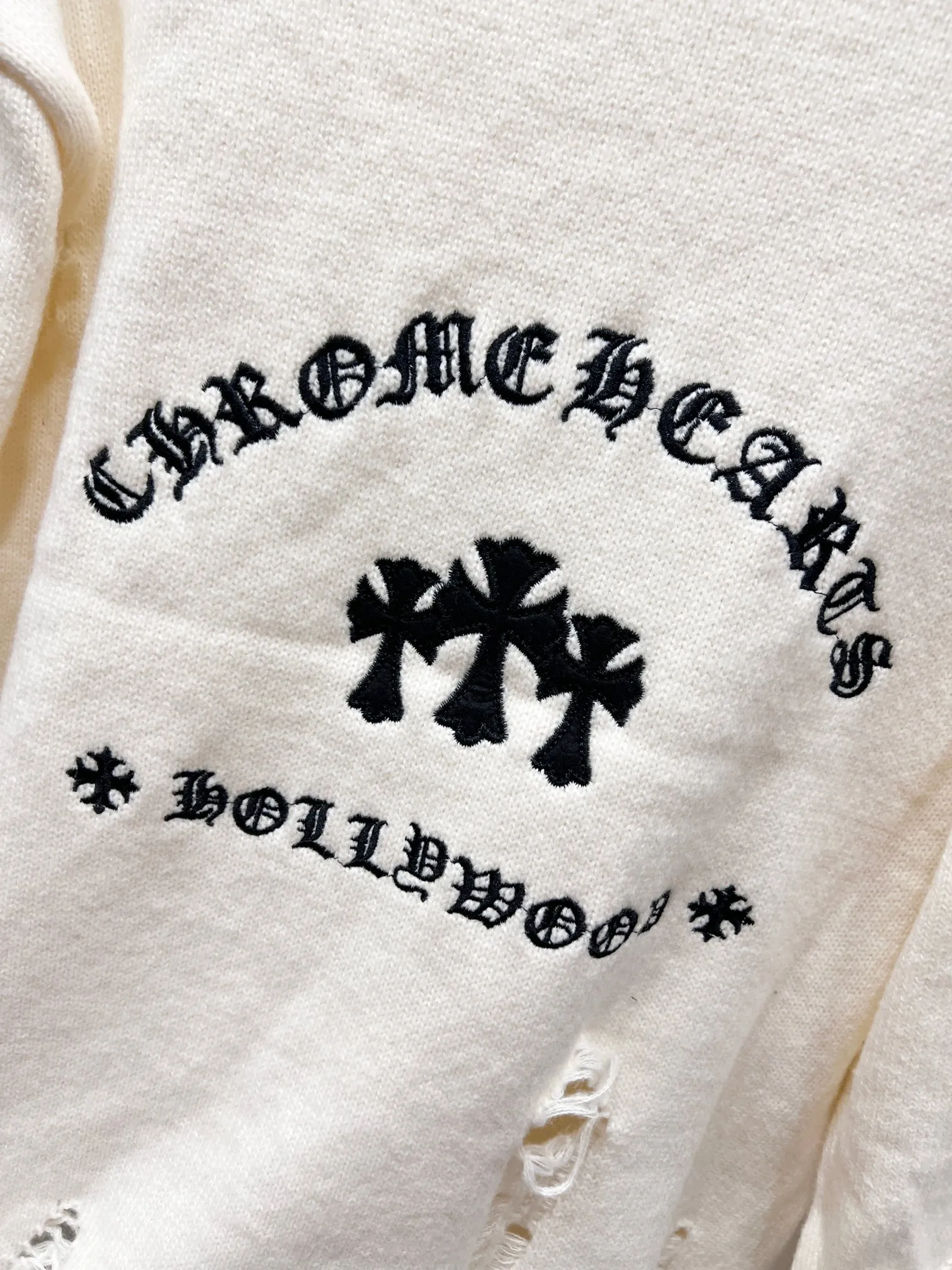 P240 High quality, model number: (Q063) Chrome Hearts CH Chrome Hearts patchwork cross hole knitted sweater pullover. The popular style is the same for men and women. It is matched with black and white. It looks great in real life. It looks good on the upper body. It looks good in daily wear. It is even more photogenic. It’s hard not to buy it. Buy it for me!!! Believe me, no one can refuse such a captain style Chrome Hearts jacket. The fit has been expanded based on the old version. The upper body is loose and stylish. Casual design with an expanded hem. Fat people are extremely slim. Thin people have a limited height. Ten thousand yuan ZP printing. 1:1 perfect restoration. Looks good when worn alone. Can be easily controlled by both men and women. If you care more about quality, you must also respect the price. It is completely different from the thin transparent bottoms on the market that pill when worn. If the style makes you shine at a glance, then quality is what you should pay more attention to. We focus on quality rather than price. Customers who have received my products all know it. ️️️ Sweaters on the market are generally made of bract core yarn. We use modal. The advantages over core-spun yarn are very intuitive: high cost, high price, high density, relatively expensive for developers, and let us make a lot less money. In addition, it is delicate, has no scum on the upper body, resists pilling, and is high-end. We are conscientious sellers and do not use core-spun yarn. Apart from being cheap, core-spun yarn is really useless. It shrinks, pills, hooks, and makes people pierced. He is proficient in everything. It is 2024. Who doesn’t want to look decent when they go out? Quality determines the upper body effect. No matter how bad the quality, the best style is still the temperament of the urban-rural fringe. We only do long-term business. Quality determines character. Take it back and wear it with confidence and wash it. The quality of the pattern will definitely make your eyes shine. We only make the right version of high quality. We make high-end hard goods. Reject junk goods and reject fast food. Conscientious quality and conscientious price. You deserve it!  Color: Black White Gray Red Size: S M L